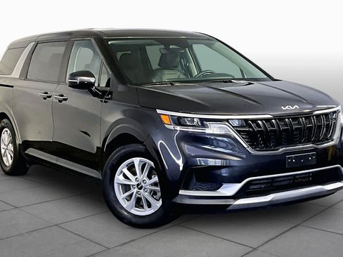 Used 2023 Kia Carnival LX FWD image 4