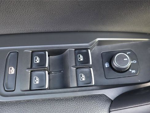 Used 2019 Volkswagen Tiguan SEL image 14