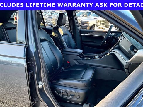 Used 2025 Jeep Grand Cherokee Limited AWD/4WD image 7