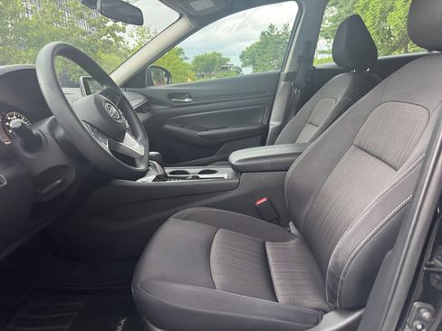 Used 2025 Nissan Altima 2.5 SV FWD image 27