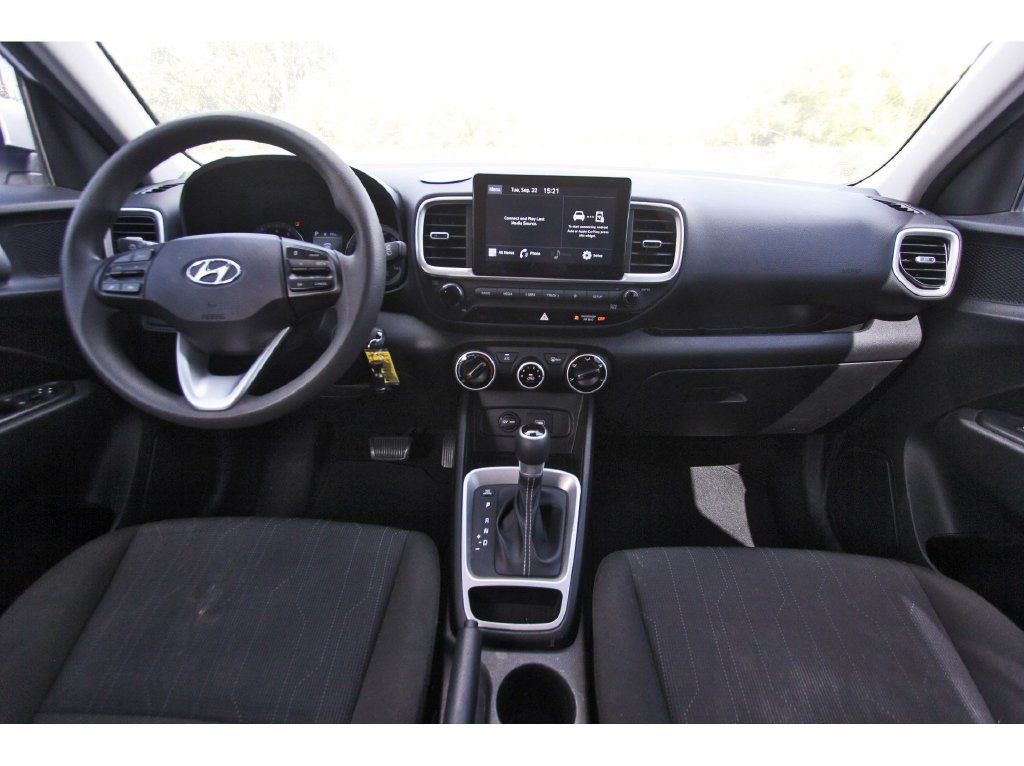 Used 2021 Hyundai Venue SE FWD image 9