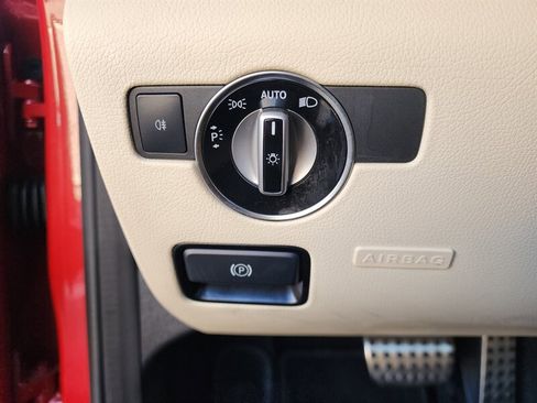 Used 2020 Mercedes-Benz SLC 300 w/ Premium Package image 39