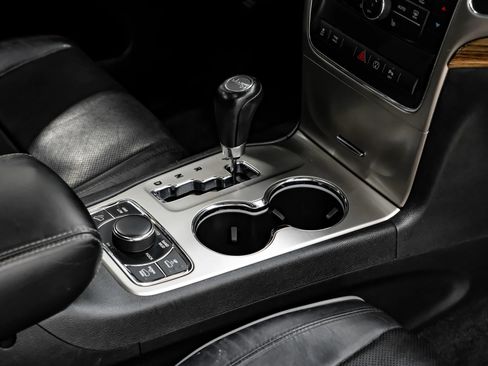 Used 2013 Jeep Grand Cherokee Overland w/ Advance Technology Group AWD/4WD image 22