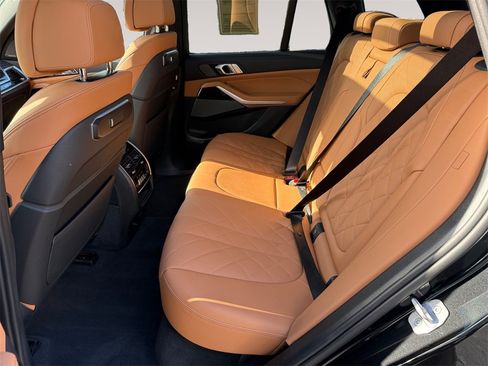 Used 2025 BMW X5 xDrive40i w/ Climate Comfort Package image 13