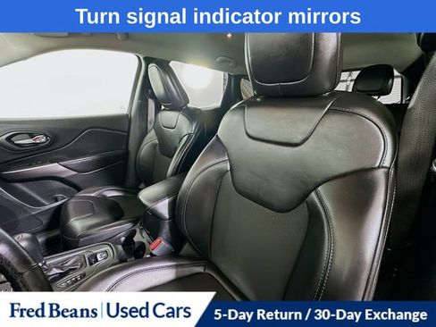 Used 2019 Jeep Cherokee Latitude Plus w/ Cold Weather Group AWD/4WD image 27