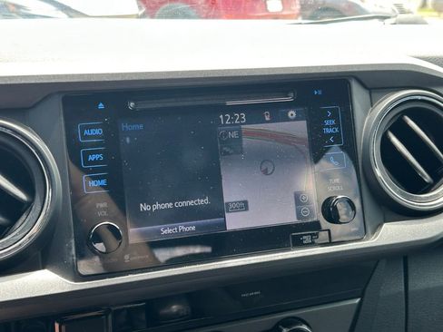 Used 2018 Toyota Tacoma TRD Off-Road AWD/4WD image 29