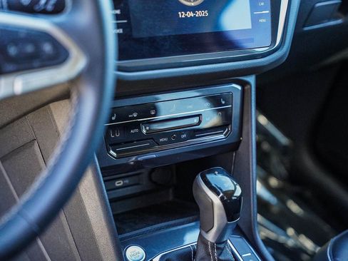 Used 2024 Volkswagen Tiguan SE image 23