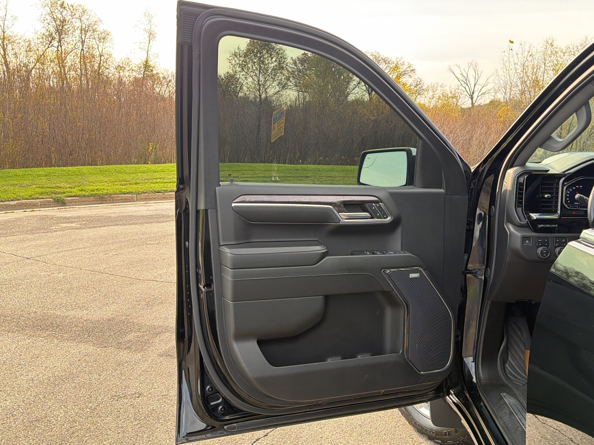 Used 2024 Chevrolet Silverado 1500 LTZ w/ LTZ Premium Package AWD/4WD image 12