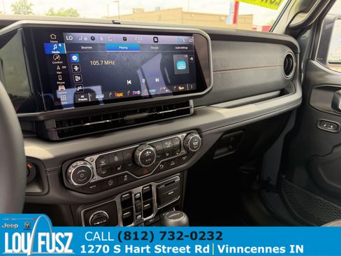Used 2025 Jeep Gladiator Mojave w/ Safety Group AWD/4WD image 18