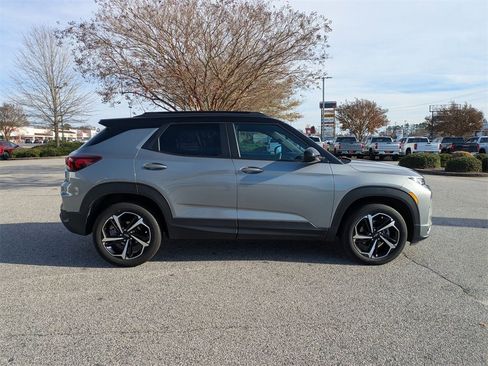 Used 2023 Chevrolet TrailBlazer RS w/ Sun and Liftgate Package image 9