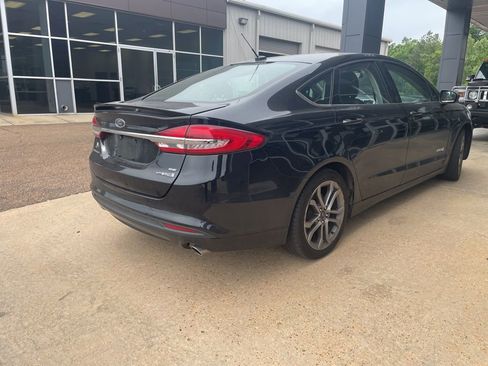 Used 2017 Ford Fusion SE w/ Equipment Group 601A image 8