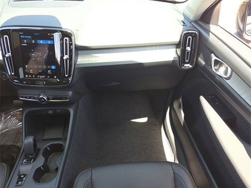 New 2025 Volvo XC40 B5 Core w/ Protection Package Premier image 14