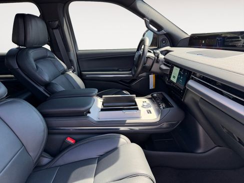New 2026 Lincoln Navigator Reserve AWD/4WD image 15