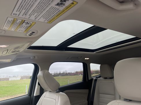 Used 2019 Ford Escape Titanium image 11