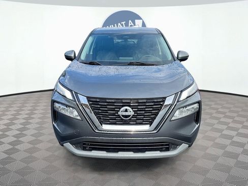 Used 2023 Nissan Rogue SV image 2