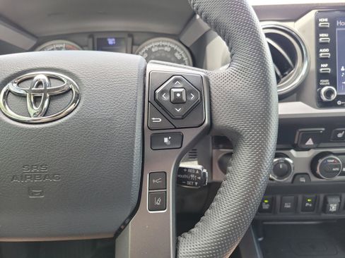 Used 2020 Toyota Tacoma TRD Sport w/ TRD Premium Sport Package AWD/4WD image 22