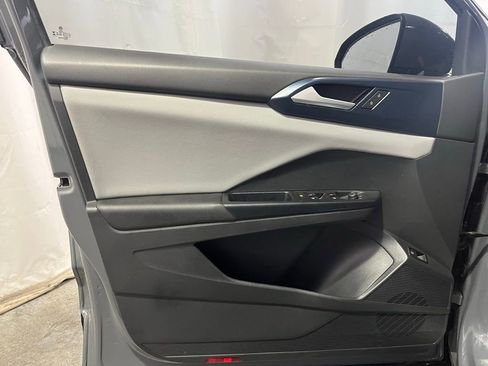 Certified 2023 Volkswagen Taos SE w/ Panoramic Sunroof Package image 10