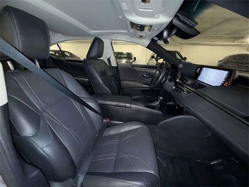 Used 2021 Lexus ES 300h w/ Accessory Package image 14