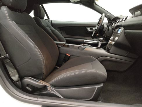 Used 2019 Ford Mustang Convertible RWD image 21