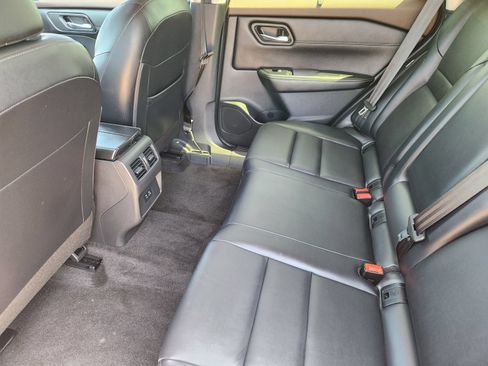 Used 2023 Nissan Rogue SV w/ SV Premium B Package FWD image 33