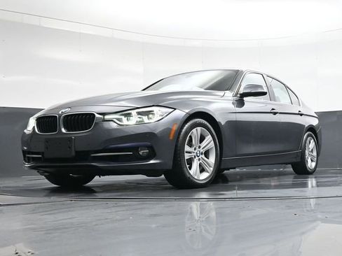 Used 2018 BMW 330i xDrive Sedan w/ Convenience Package AWD/4WD image 39