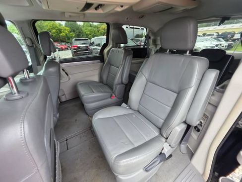 Used 2010 Volkswagen Routan SEL Premium FWD image 20