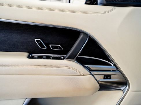 Used 2024 Land Rover Range Rover Autobiography image 32