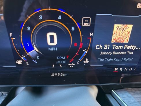 Used 2025 Chevrolet Suburban LS image 26