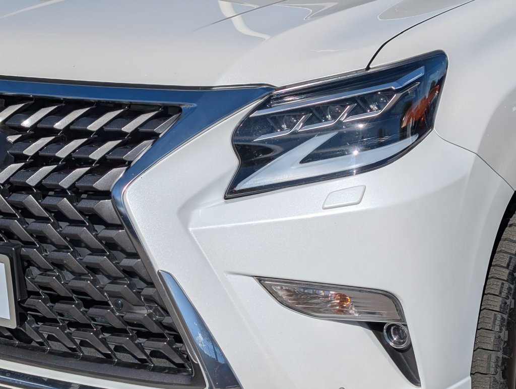 Used 2023 Lexus GX 460 Premium w/ Accessory Package AWD/4WD image 10