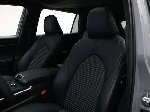 Certified 2025 Toyota Highlander XSE image 13