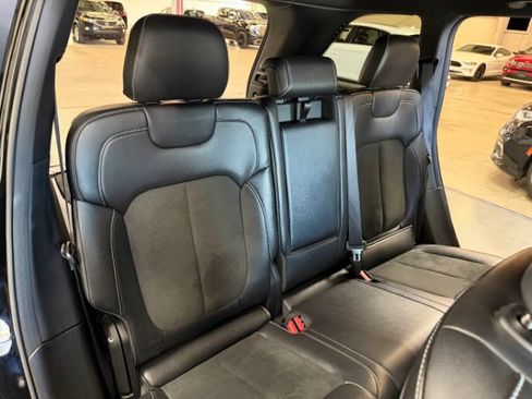 Used 2025 Jeep Grand Cherokee Altitude AWD/4WD image 31