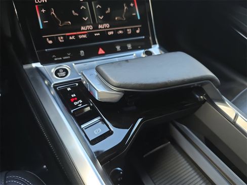 Used 2024 Audi Q8 e-tron Premium Plus image 24