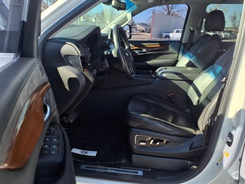 Used 2020 Cadillac Escalade Luxury image 10