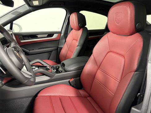 New 2026 Porsche Cayenne S image 5