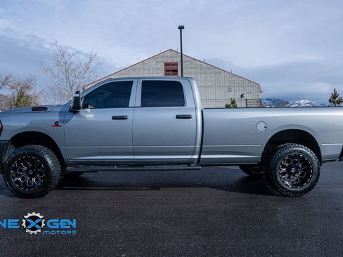 Used 2024 RAM 3500 Tradesman w/ Convenience Group AWD/4WD image 4