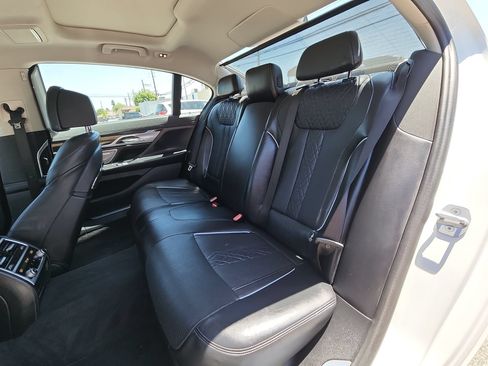 Used 2022 BMW 740i w/ Premium Package RWD image 25