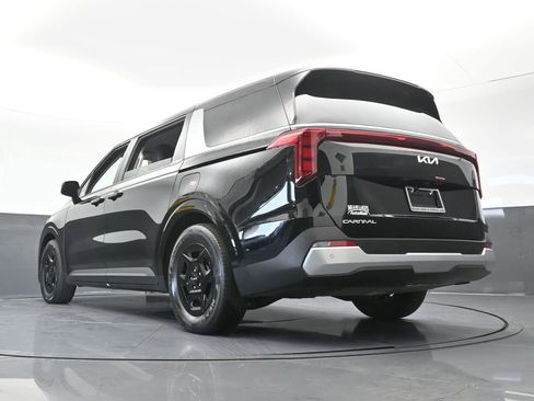 Used 2025 Kia Carnival image 56