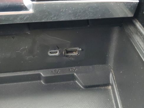 Used 2025 GMC Yukon Denali image 31