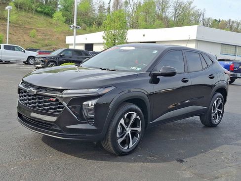 Used 2025 Chevrolet Trax RS w/ Driver Confidence Package FWD image 3