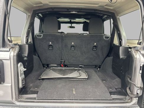 Used 2018 Jeep Wrangler Unlimited Sport S AWD/4WD image 11