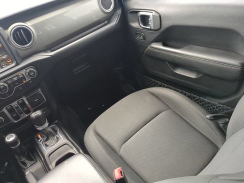 Used 2018 Jeep Wrangler Unlimited Sahara AWD/4WD image 18
