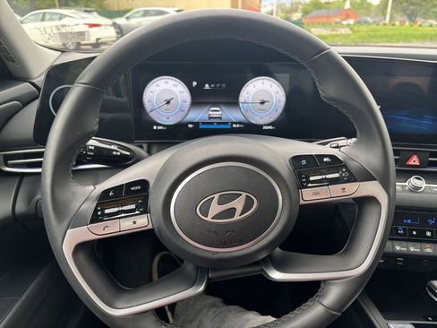 Used 2025 Hyundai Elantra SEL FWD image 32