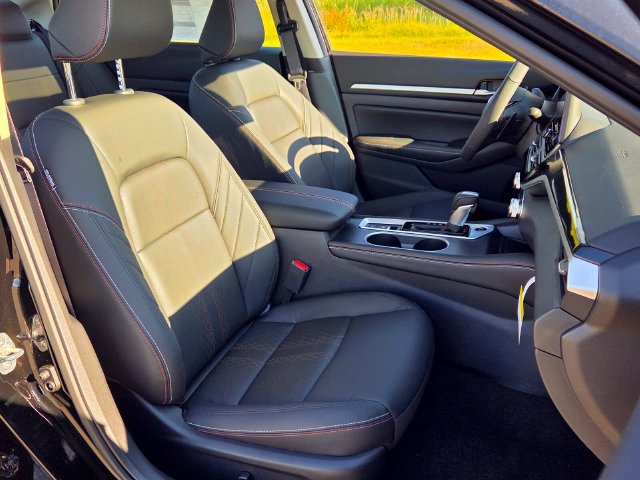 New 2026 Nissan Altima 2.5 SR w/ SR Premium Package FWD image 16
