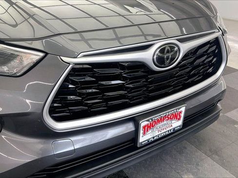 Used 2021 Toyota Highlander XLE AWD/4WD image 31