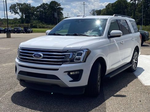 Used 2020 Ford Expedition XLT w/ Equipment Group 201A AWD/4WD image 3