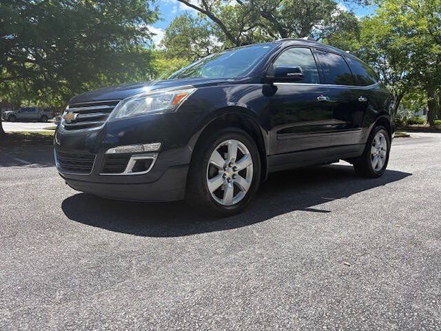 Used 2017 Chevrolet Traverse LT w/ Style and Technology Package FWD image 1
