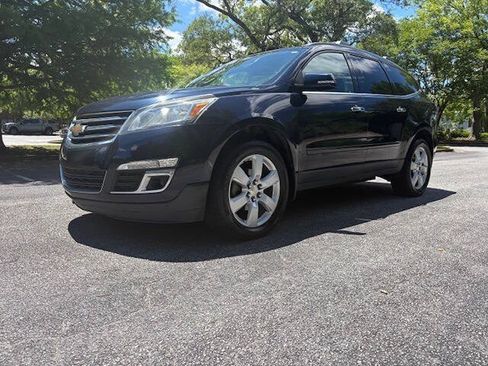 Used 2017 Chevrolet Traverse LT w/ Style and Technology Package FWD image 1