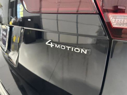 Certified 2024 Volkswagen Tiguan SE R-Line image 11