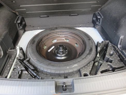 Used 2019 Volkswagen Tiguan S image 31