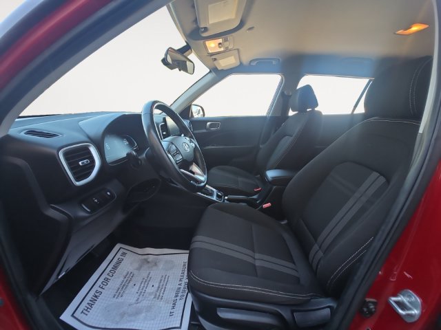 Used 2023 Hyundai Venue FWD image 11